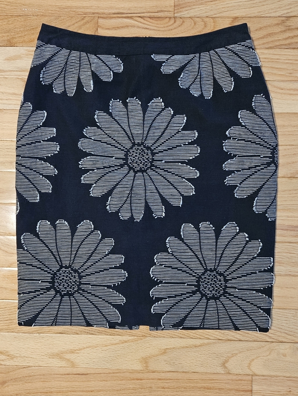 Boden Women's Blue/White Embroidered Skirt Size 6 Petite Floral Pencil Straight
